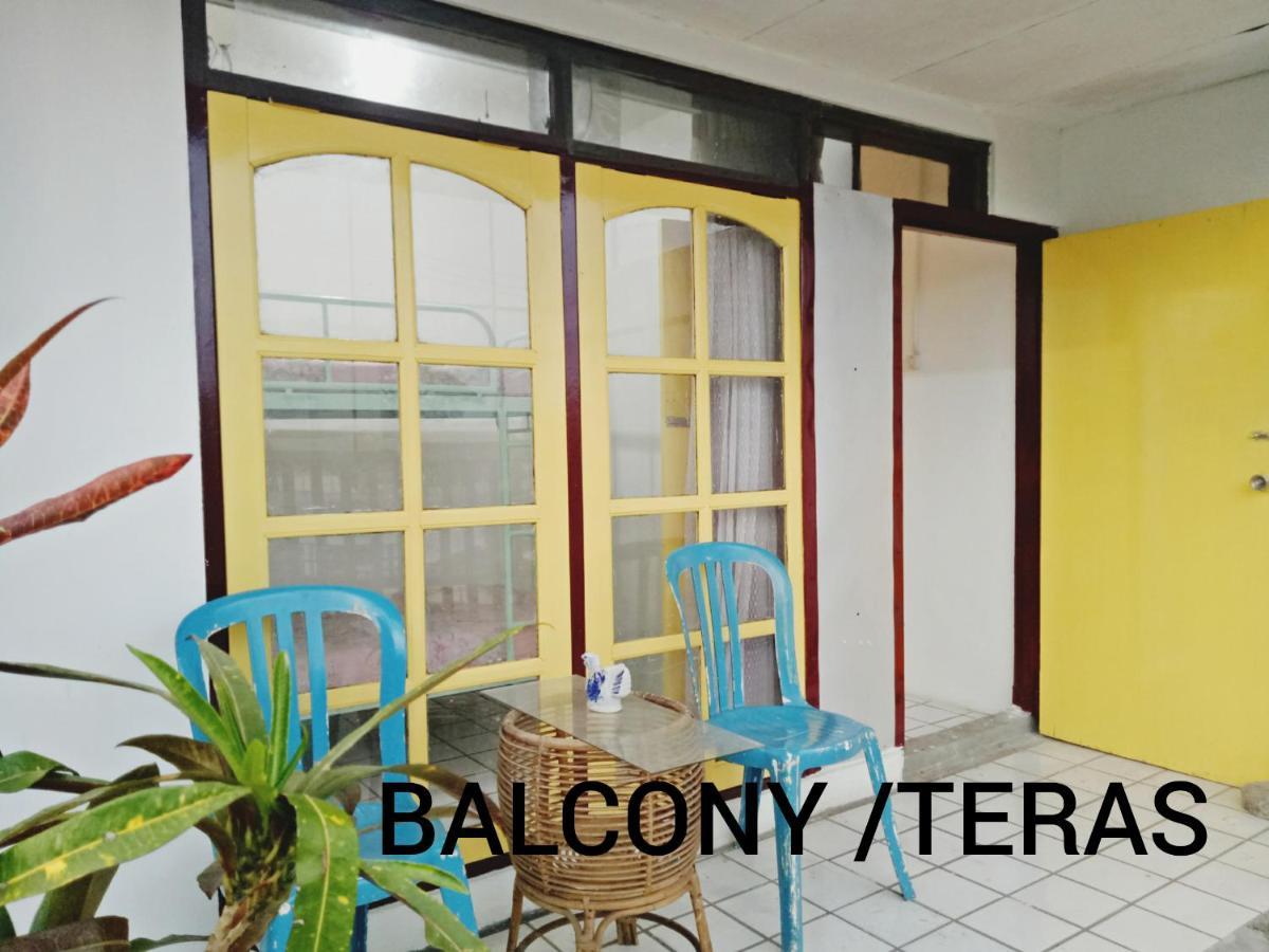 Griya Backpacker Pak yon Bed and Breakfast Malang Exterior foto