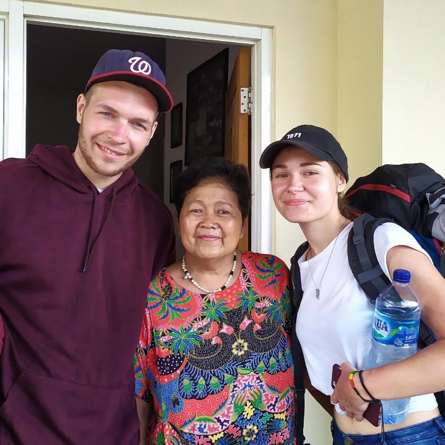 Griya Backpacker Pak yon Bed and Breakfast Malang Exterior foto
