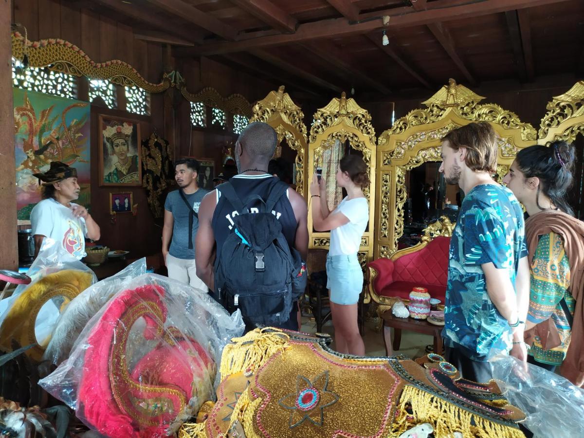 Griya Backpacker Pak yon Bed and Breakfast Malang Exterior foto